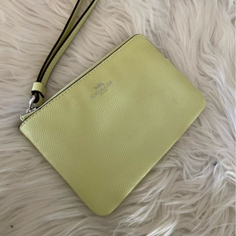 New coach wristlet - Picture 4 of 8